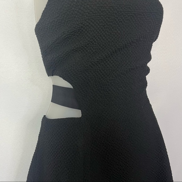 Elizabeth and James Black Darrien Textured Cut Out Mini Dress 8 - Picture 4 of 7
